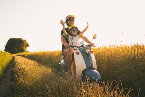 Assicurazioni e trapassi di moto, camper e caravan: cosa sapere prima della bella stagione